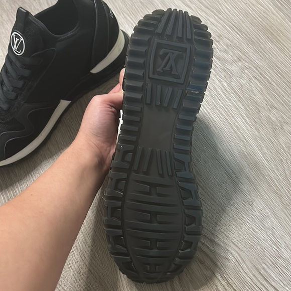 Louis Vuitton sneakers - Picture 3 of 4